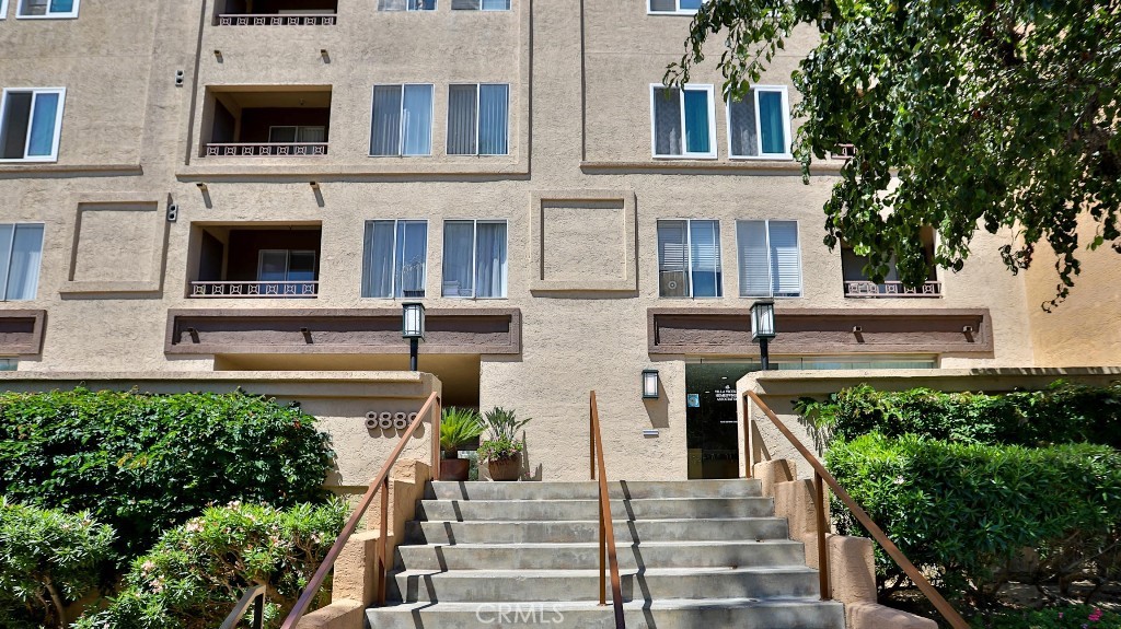 8889 Caminito Plaza Centro 7128