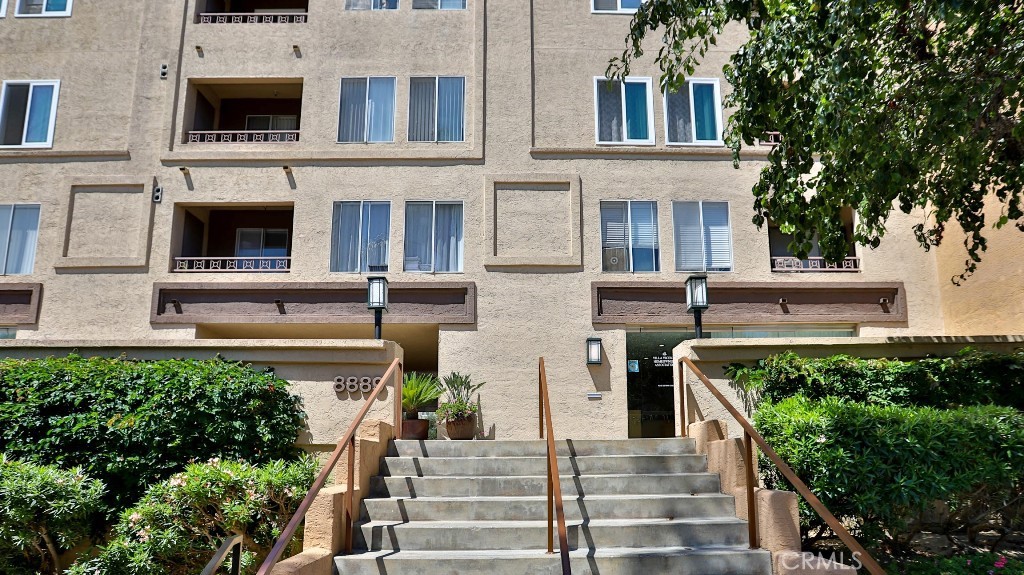 8889 Caminito Plaza Centro 7128