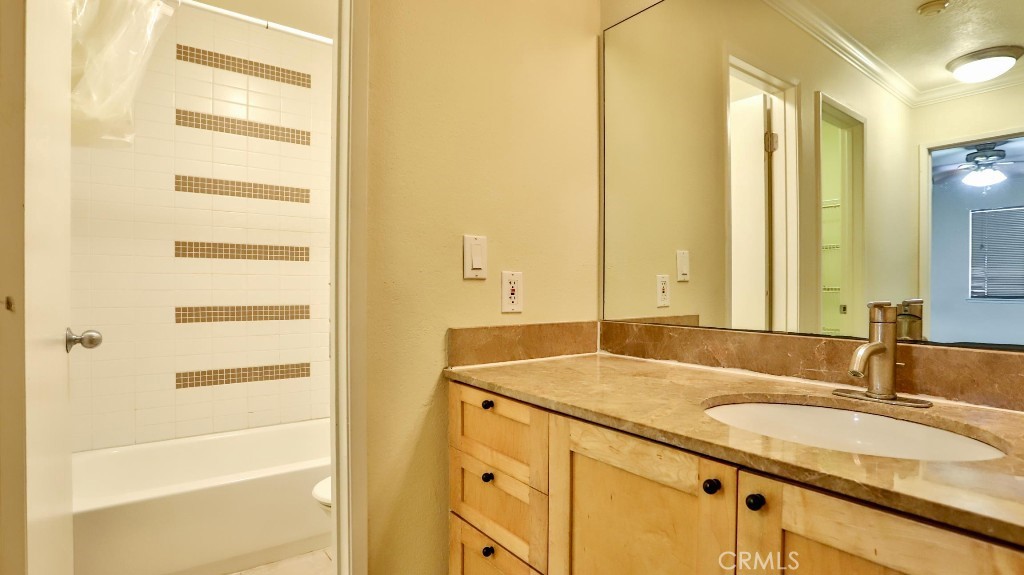 8889 Caminito Plaza Centro 7128