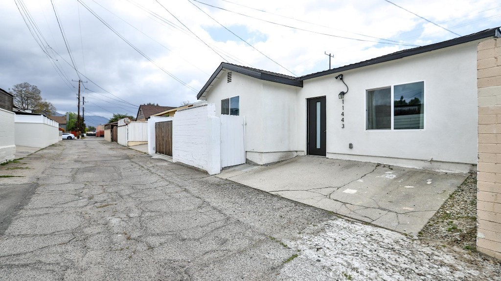 11445 Saticoy Street