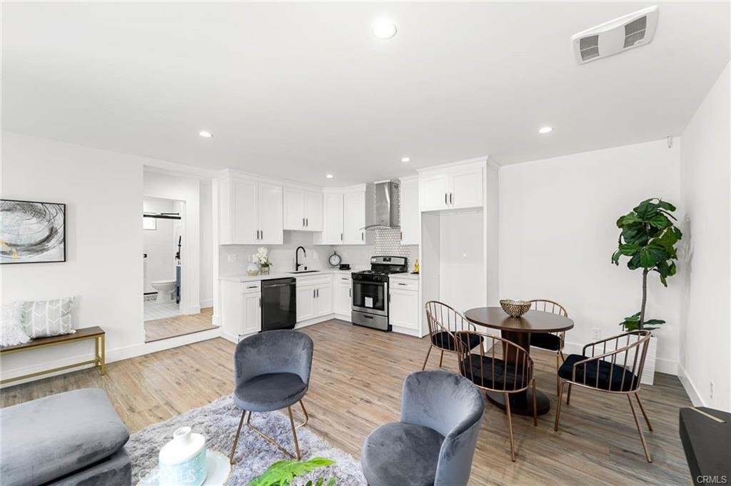 11443 Saticoy Street