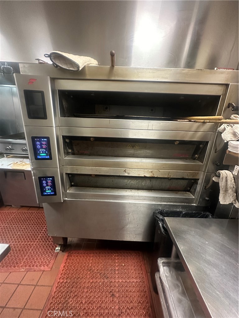 5527 Hollywood Boulevard