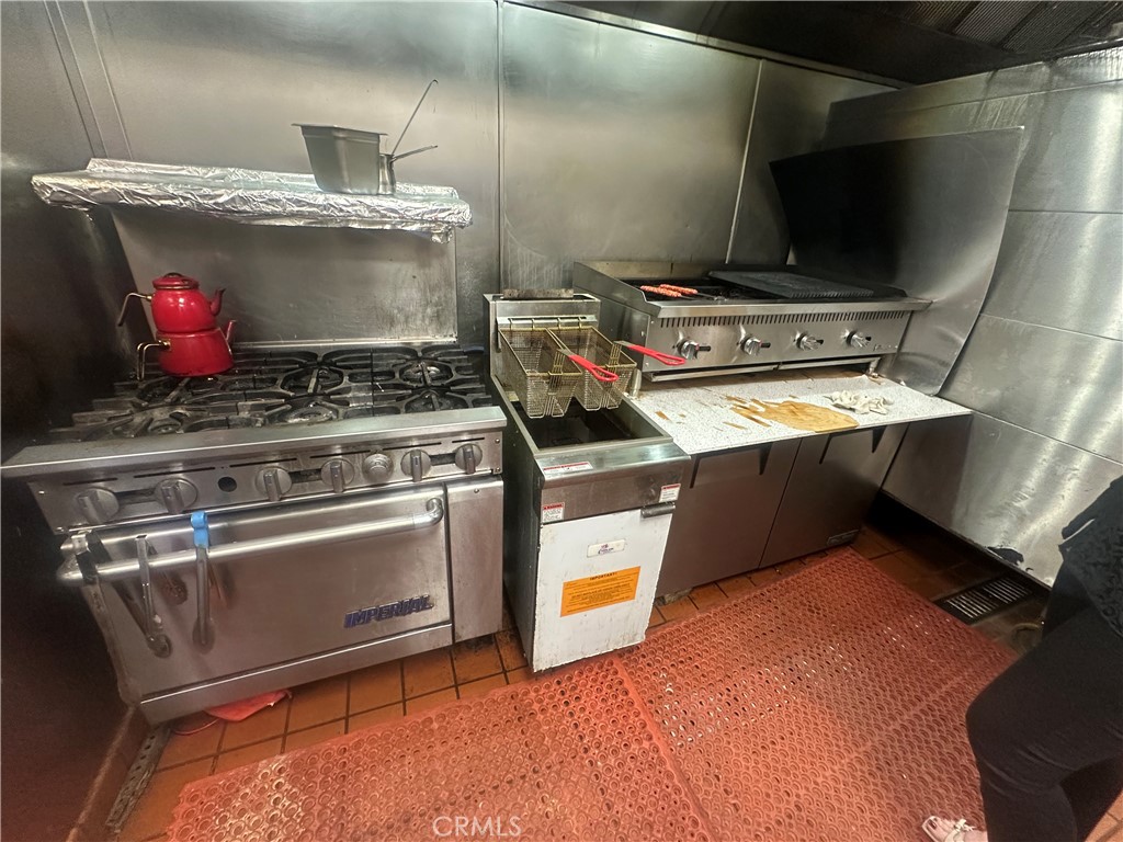 5527 Hollywood Boulevard