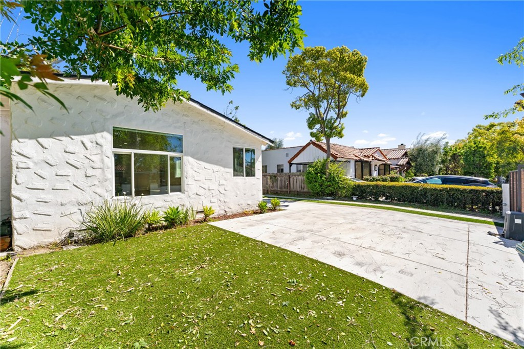 2216 Veteran Avenue