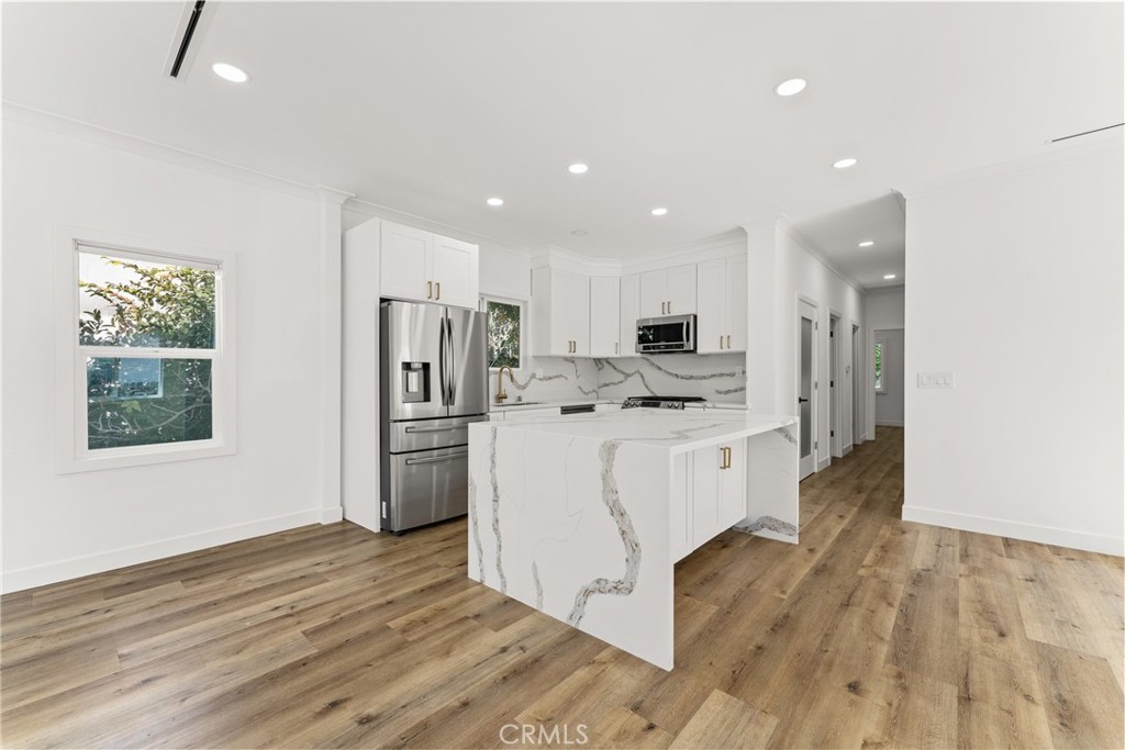 2216 Veteran Avenue