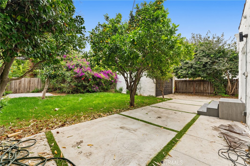 2216 Veteran Avenue