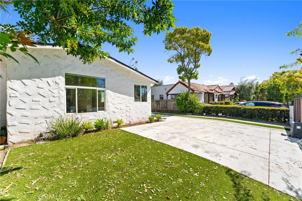 2216 Veteran Avenue