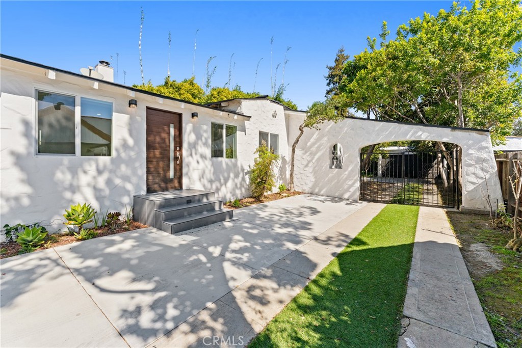 2216 Veteran Avenue