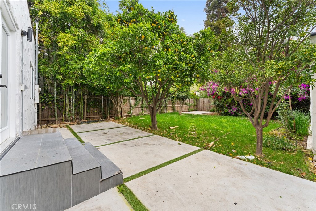 2216 Veteran Avenue