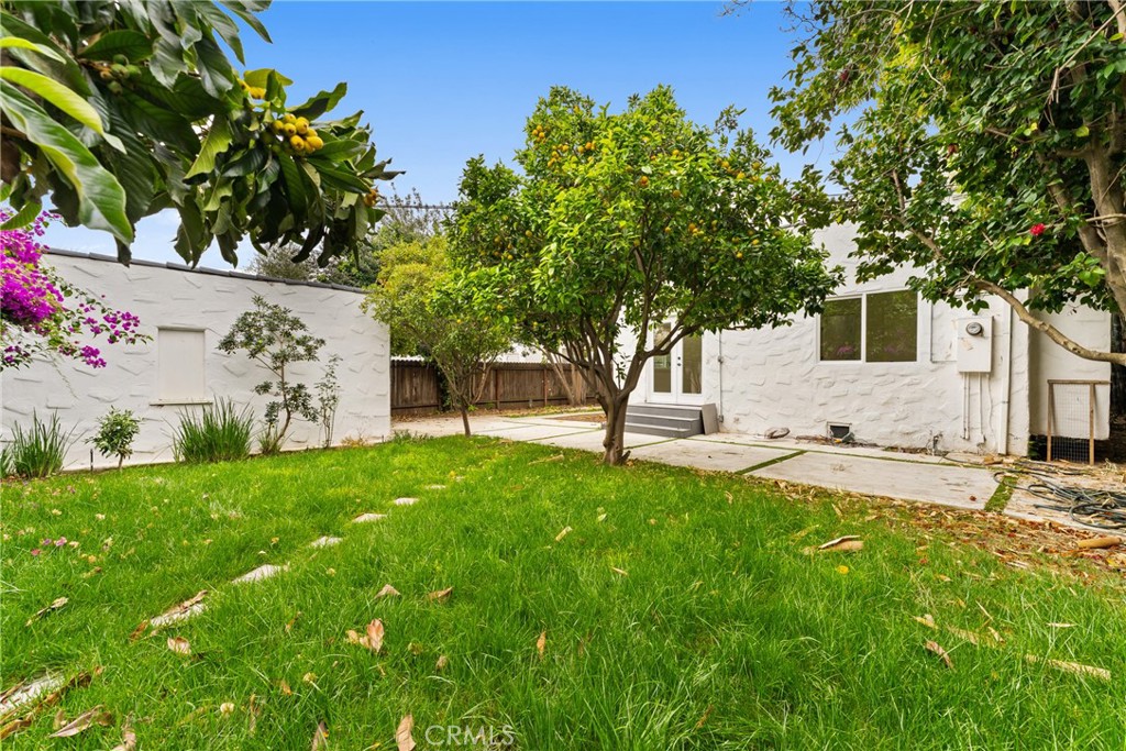 2216 Veteran Avenue