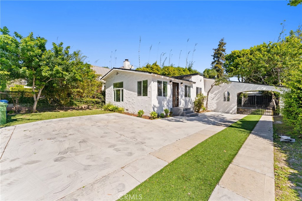 2216 Veteran Avenue