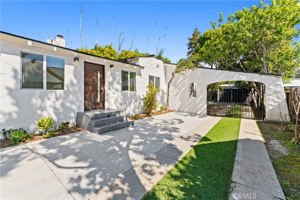 2216 Veteran Avenue