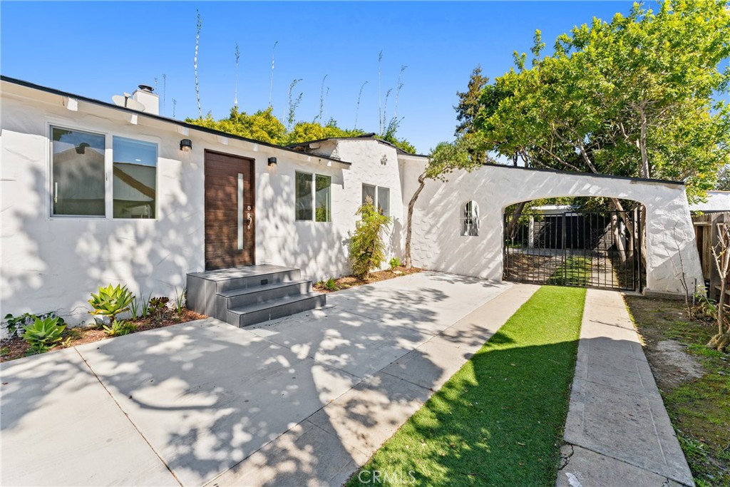 2216 Veteran Avenue