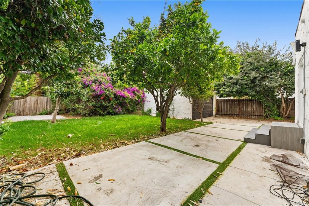 2216 Veteran Avenue
