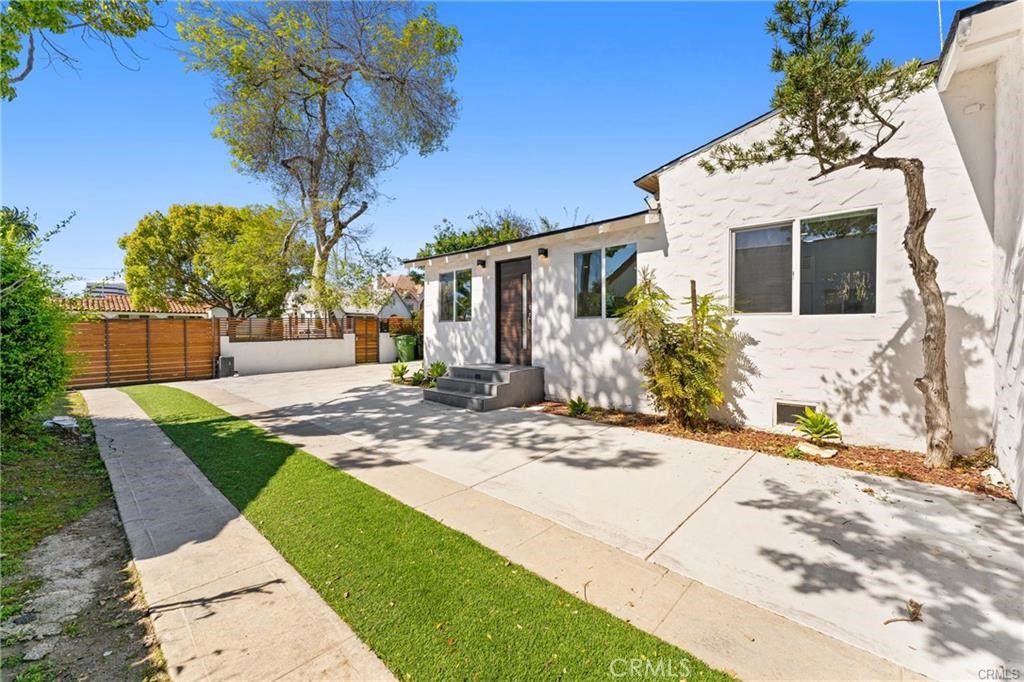 2216 Veteran Avenue