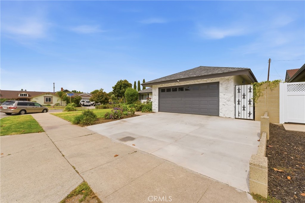 1467 N Kathleen