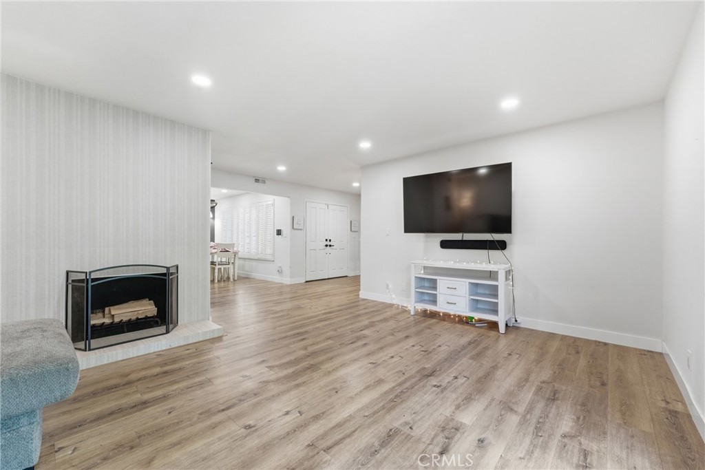 1467 N Kathleen