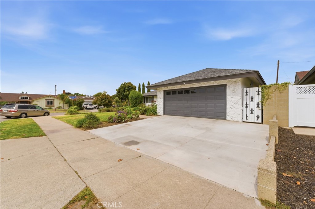 1467 N Kathleen