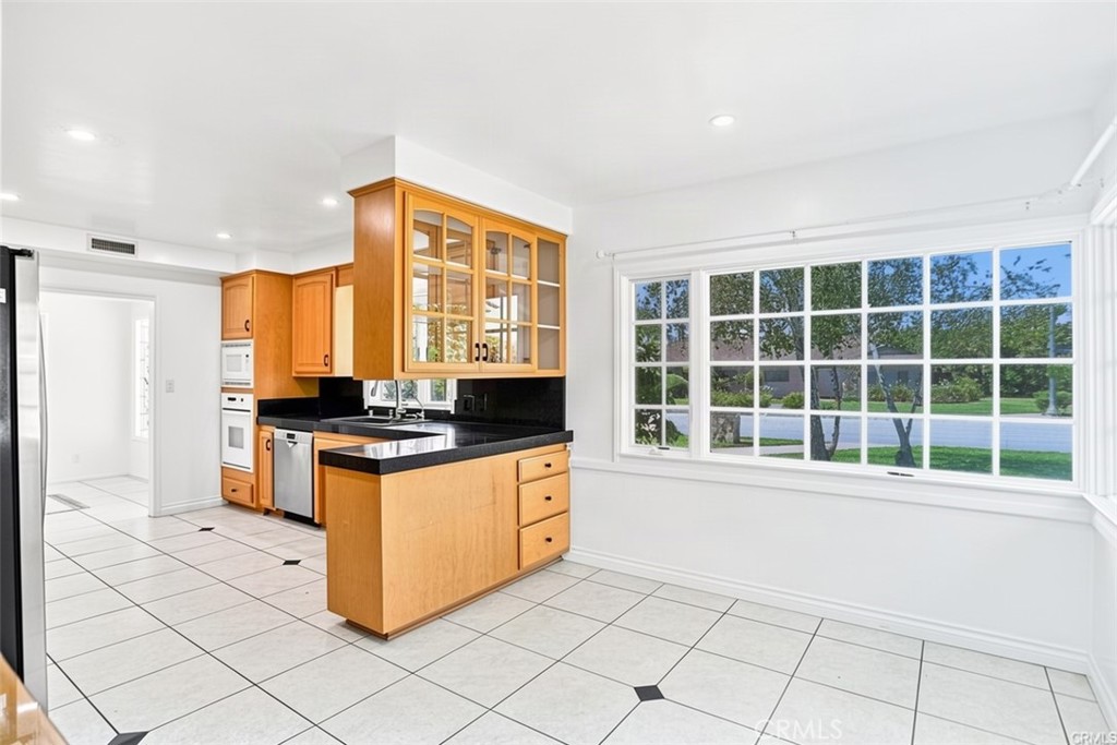 1200 W Rowan