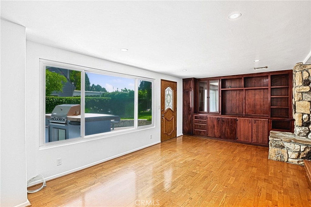1200 W Rowan