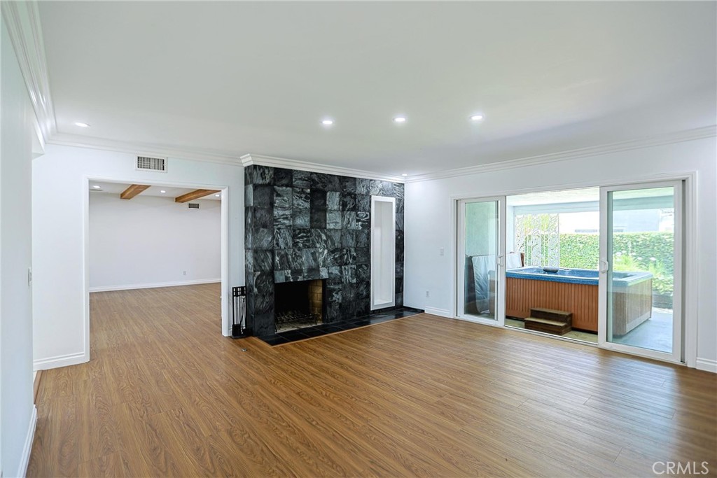 1200 W Rowan