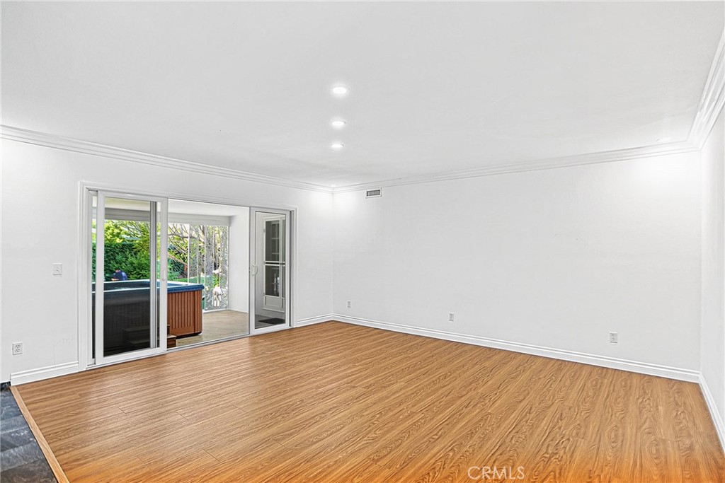 1200 W Rowan