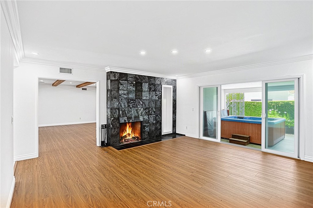 1200 W Rowan