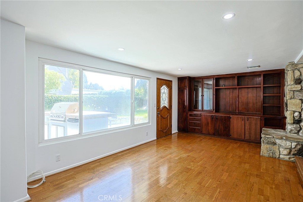 1200 W Rowan