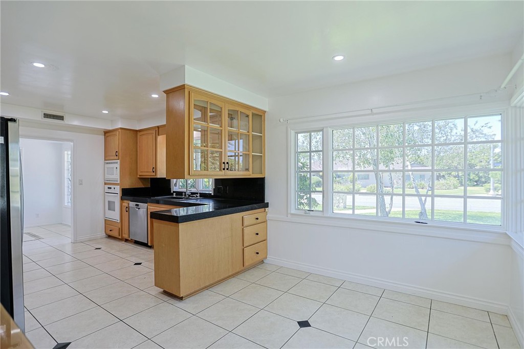 1200 W Rowan