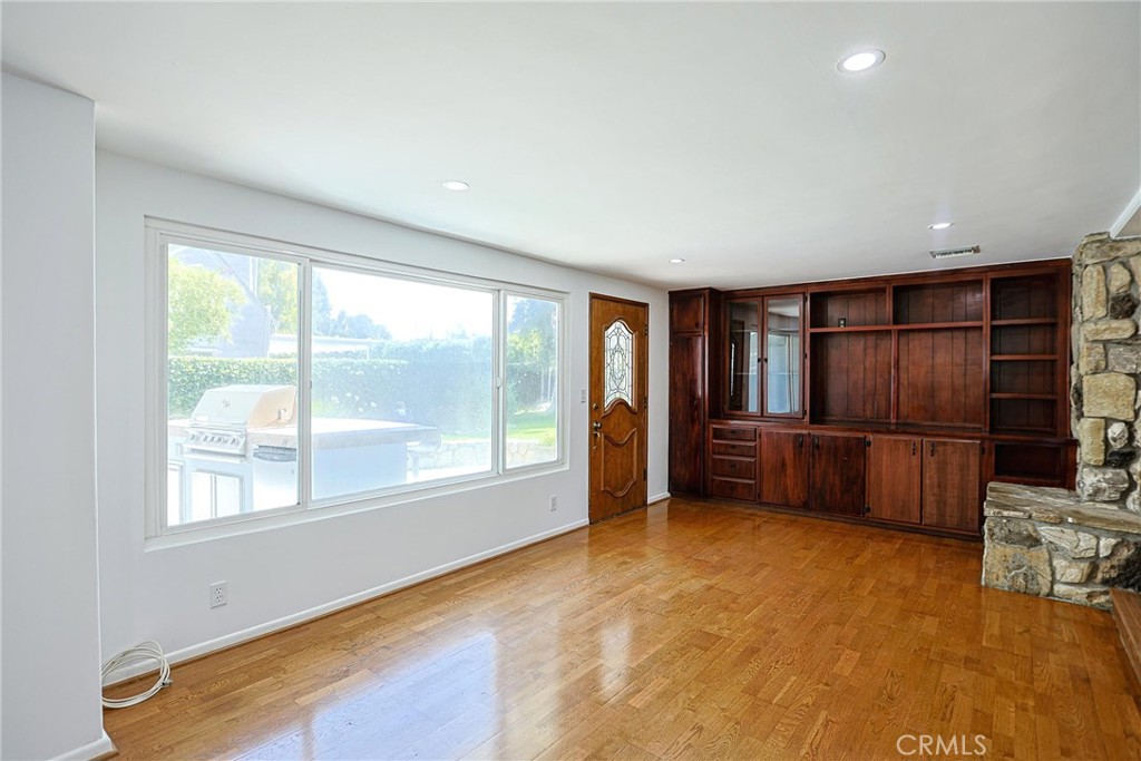 1200 W Rowan