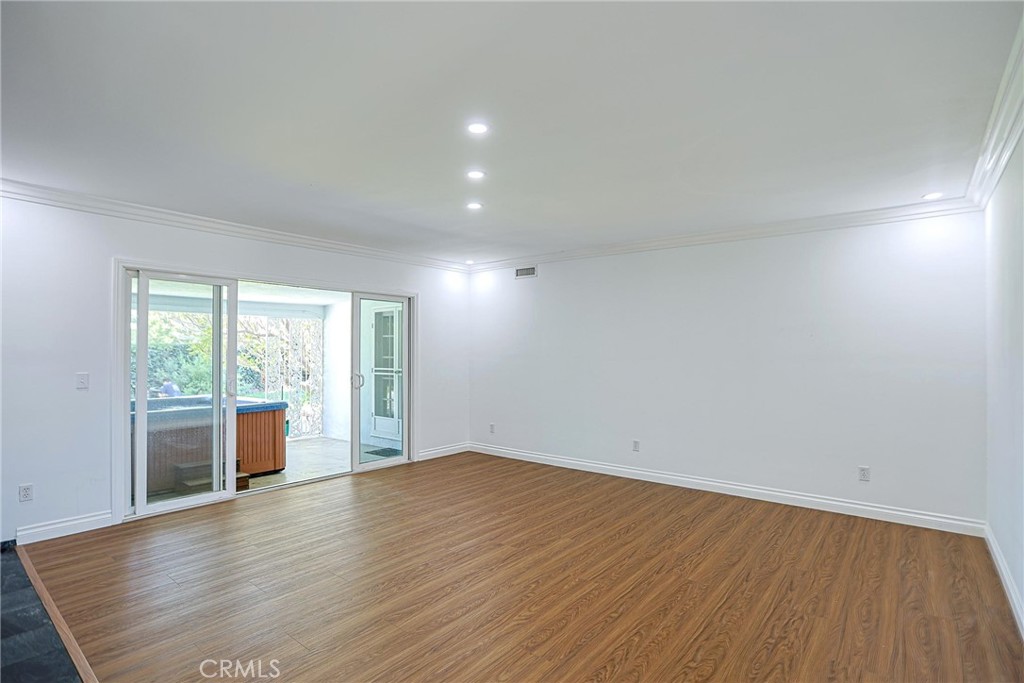 1200 W Rowan