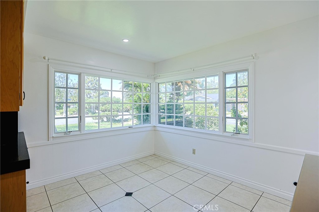 1200 W Rowan