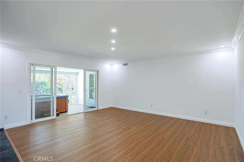 1200 W Rowan