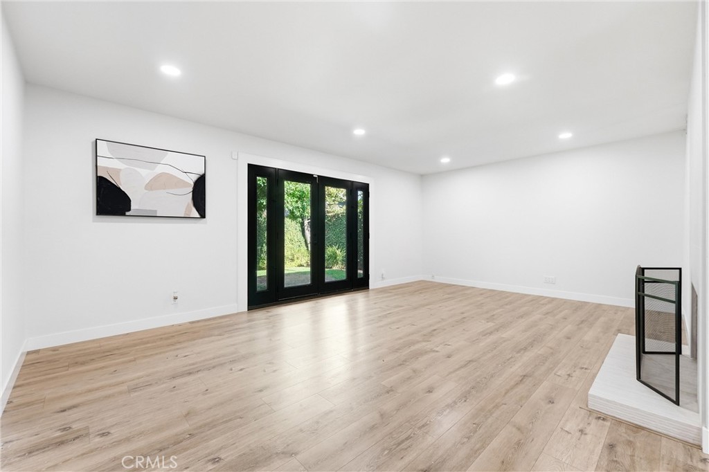 1467 N Kathleen