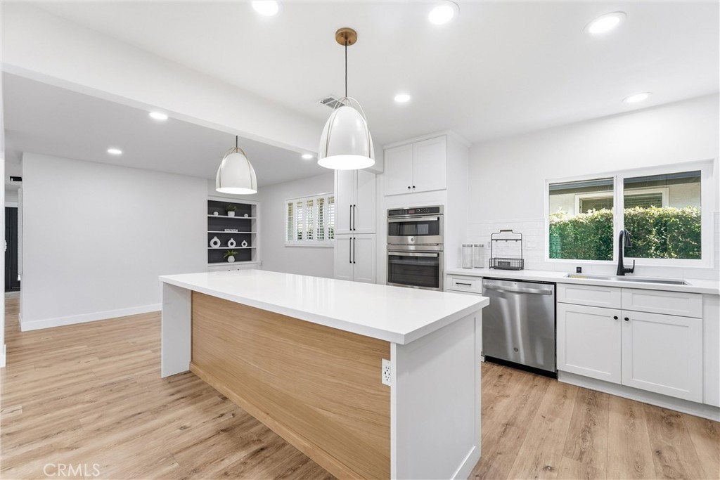 1467 N Kathleen