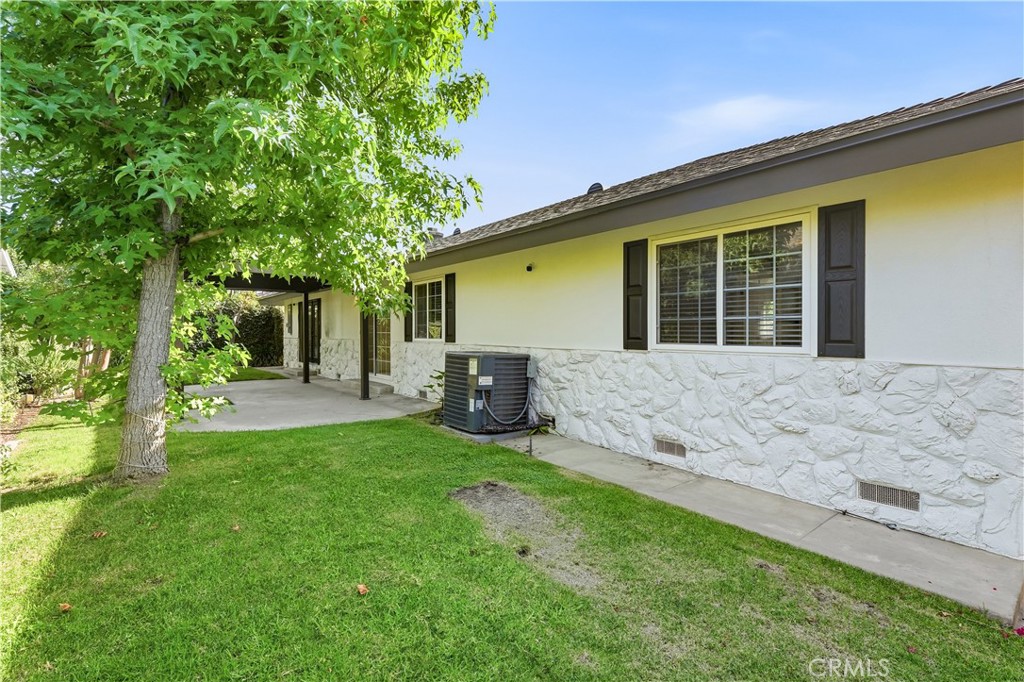 1467 N Kathleen