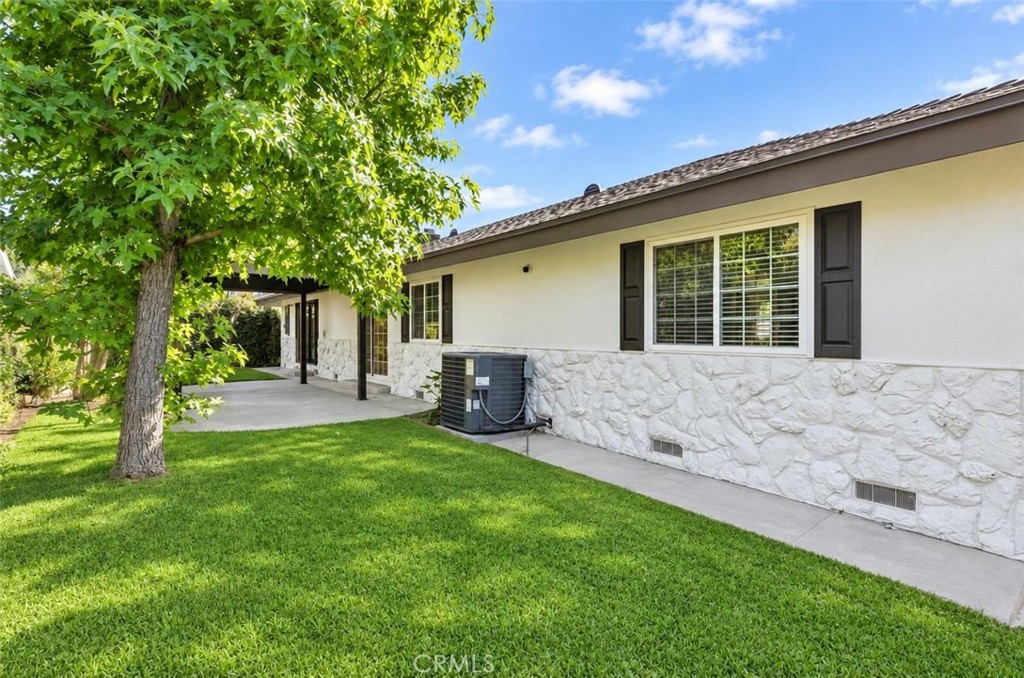 1467 N Kathleen