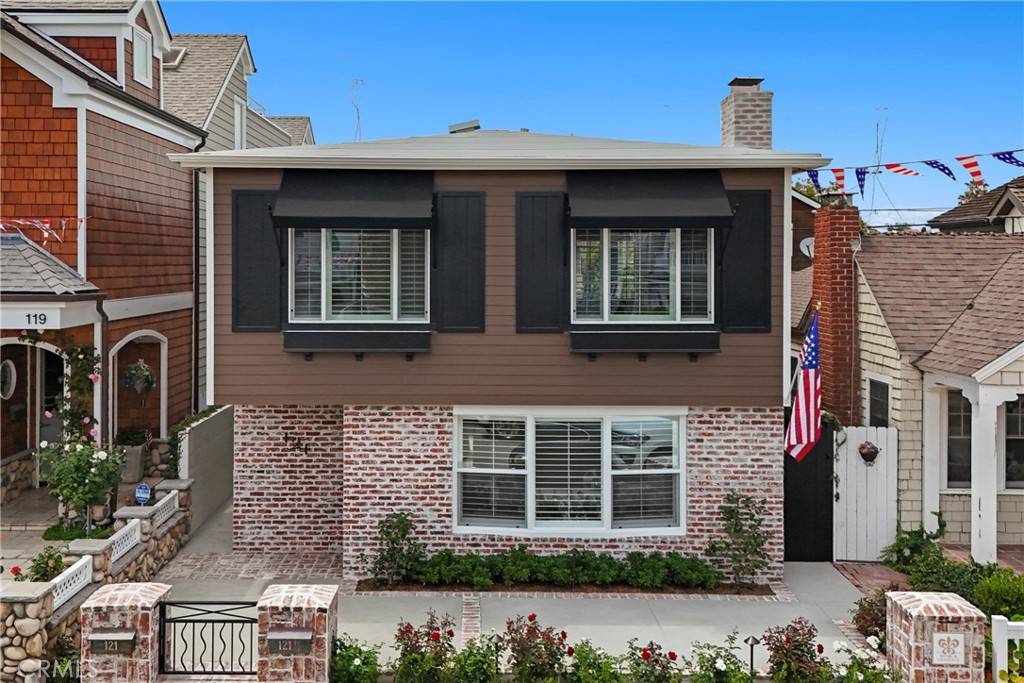 121 Topaz Ave