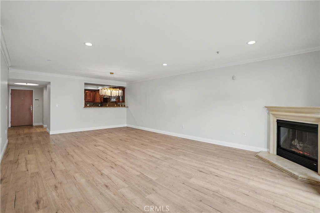 1878 Greenfield Avenue 204