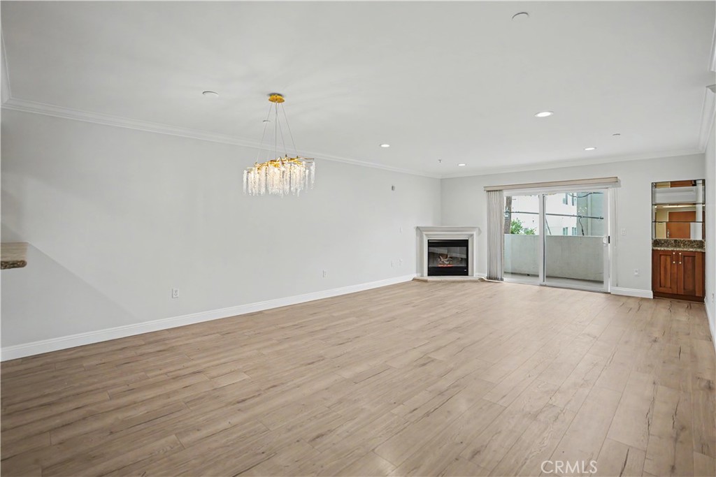 1878 Greenfield Avenue 204