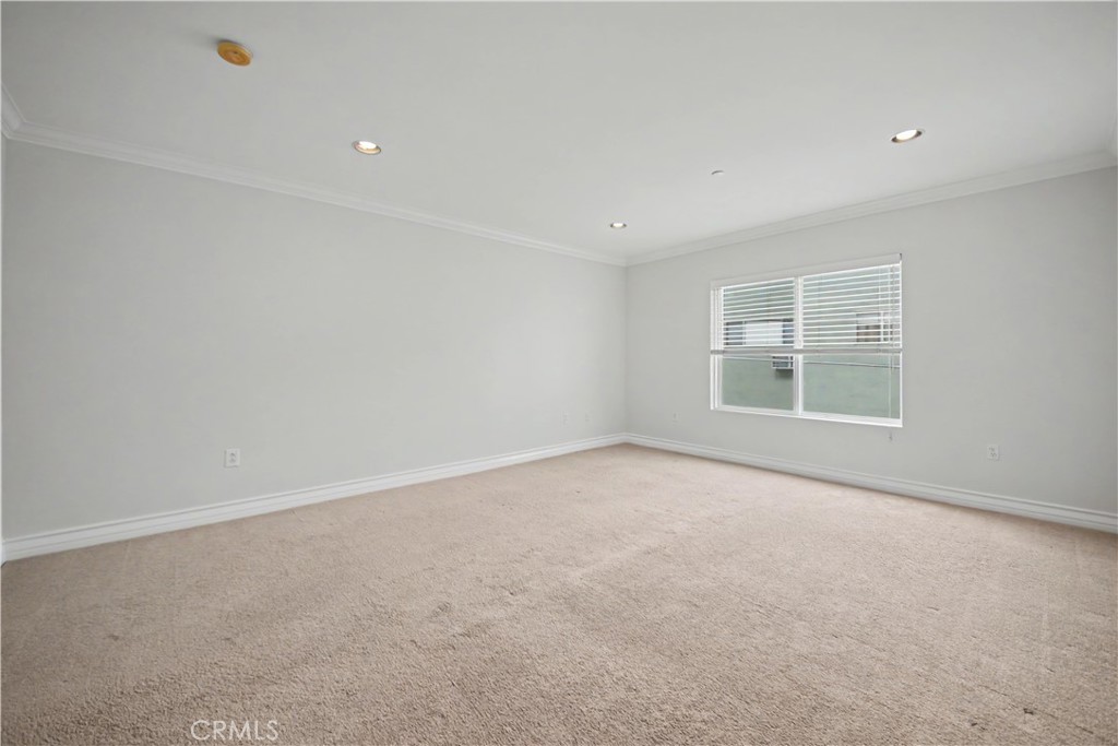 1878 Greenfield Avenue 204