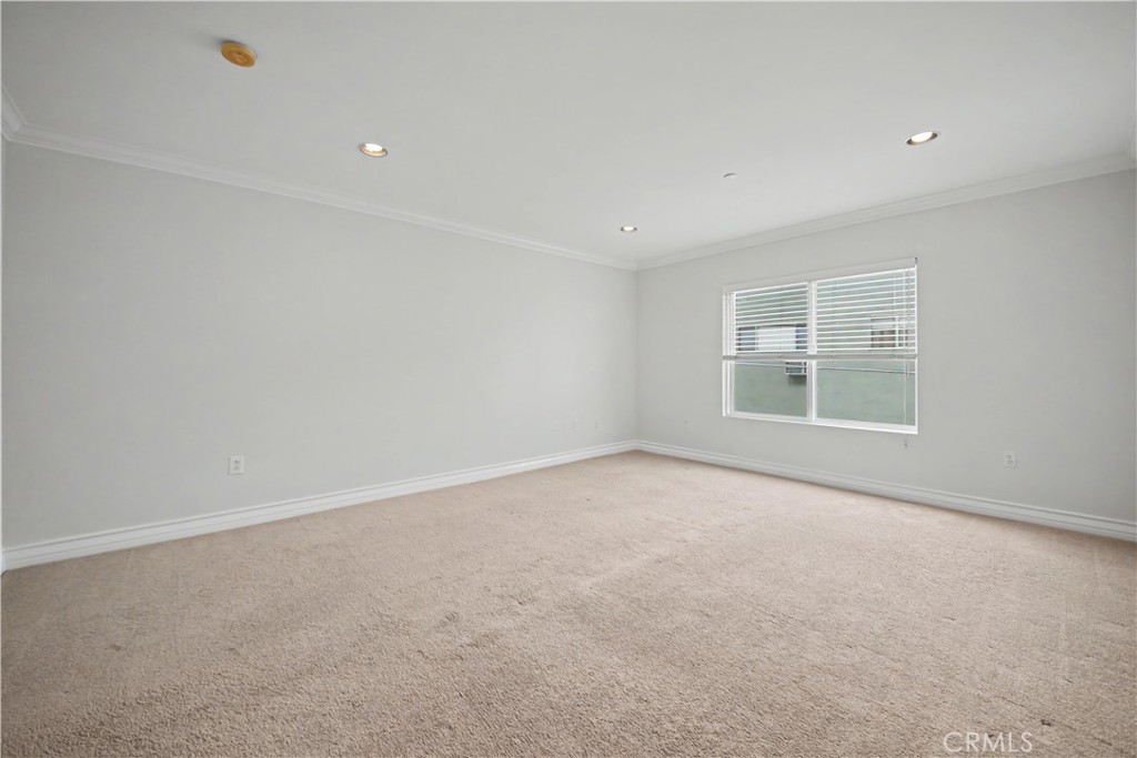 1878 Greenfield Avenue 204