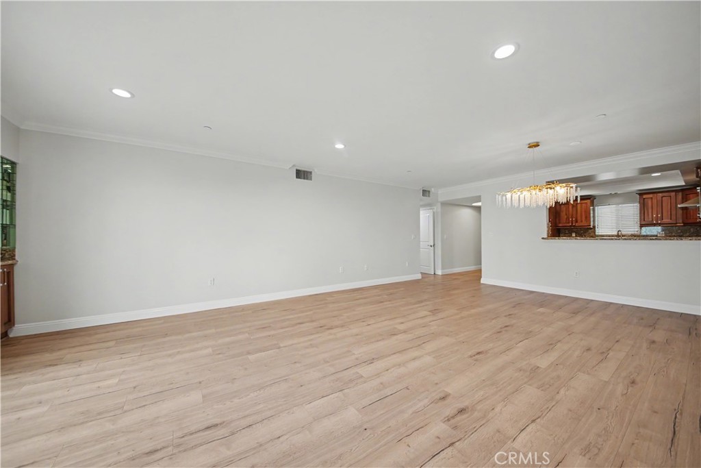 1878 Greenfield Avenue 204