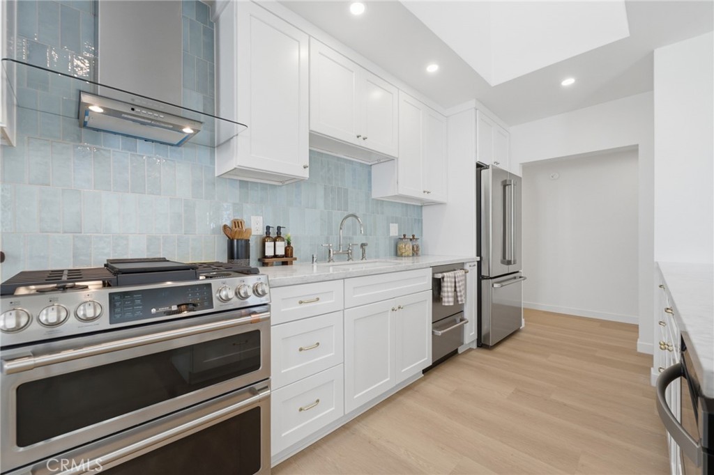 103 W Avenida Santiago