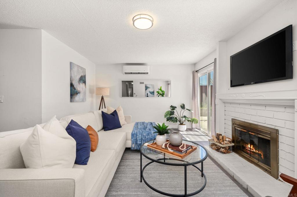 1752 N Corona Avenue