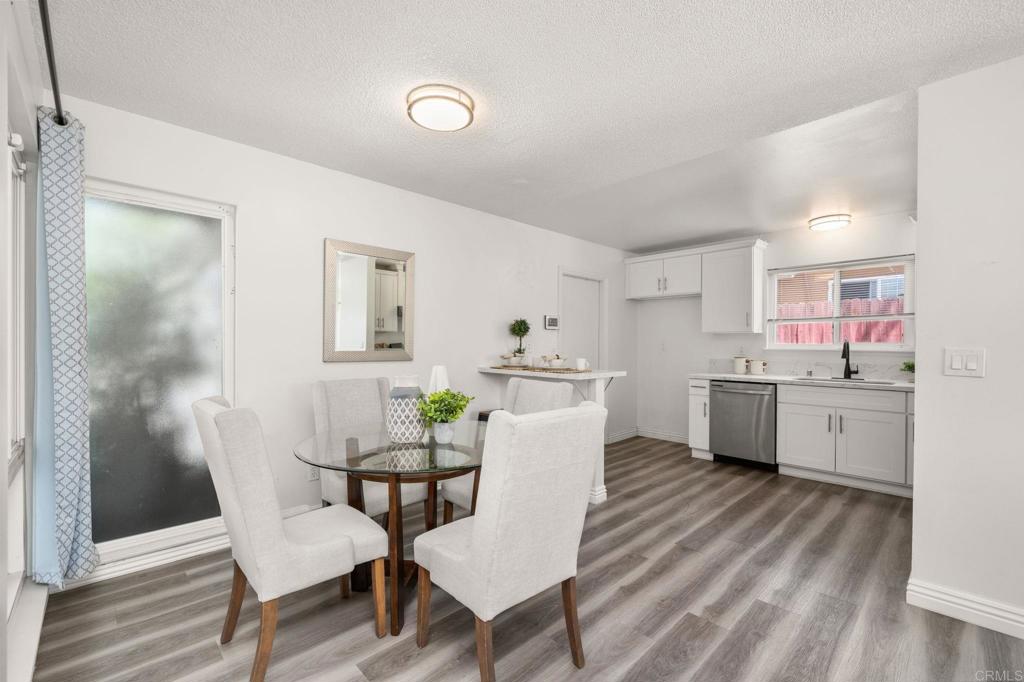 1752 N Corona Avenue