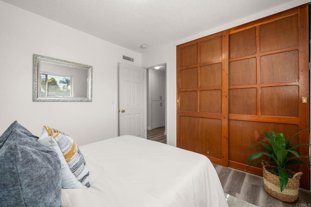 1752 N Corona Avenue