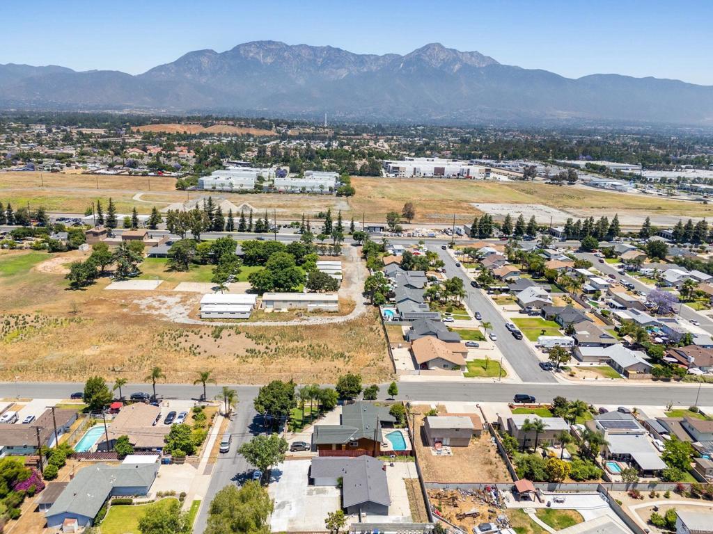 1752 N Corona Avenue