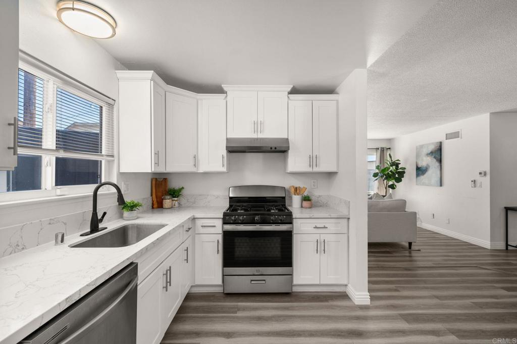 1752 N Corona Avenue