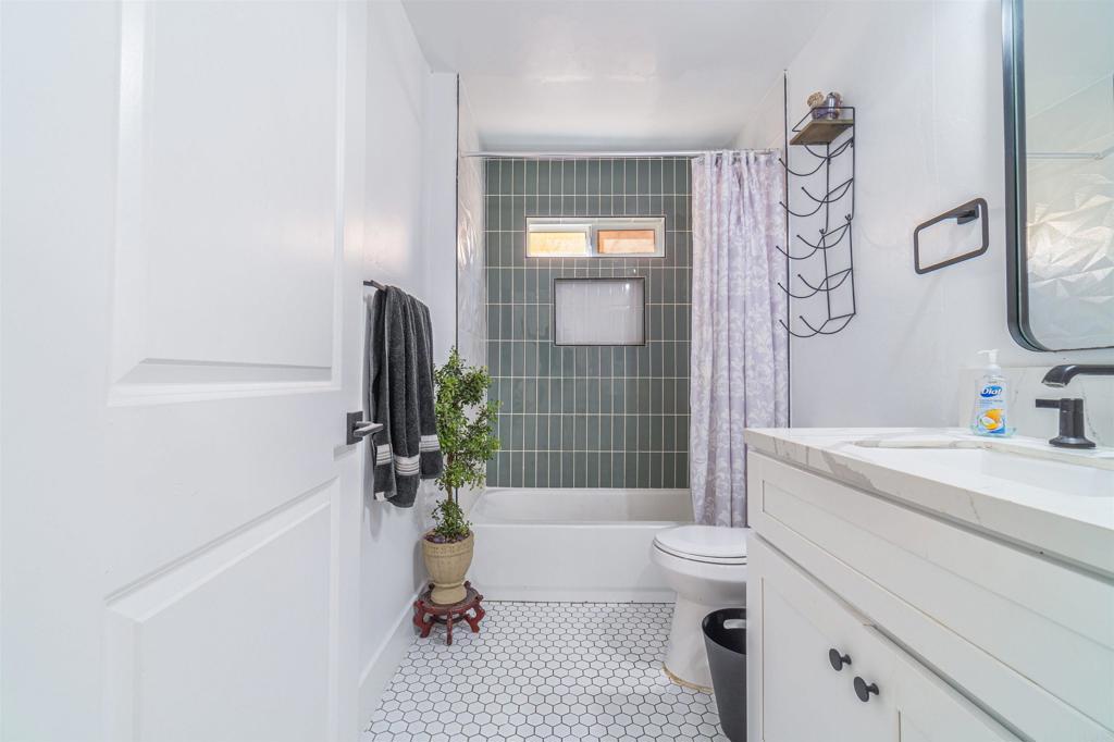 1607 Pentecost Way 2